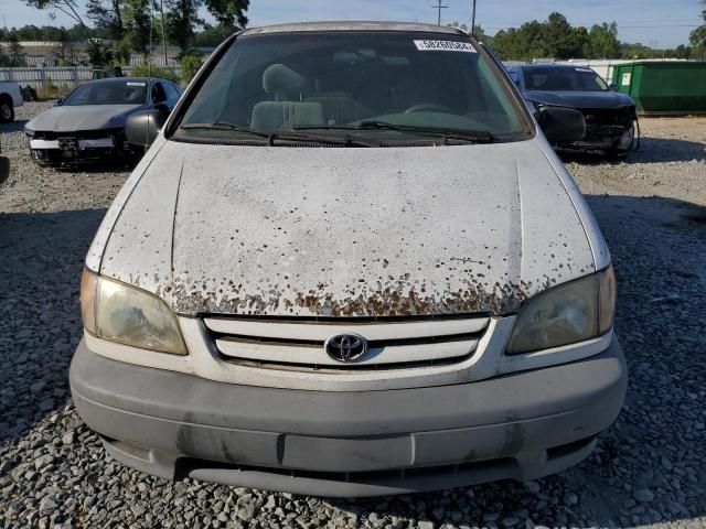 2001 Toyota Sienna LE