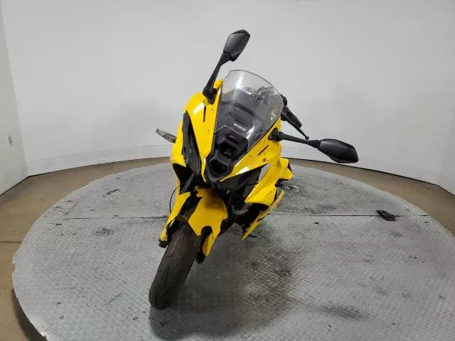 2024 Suzuki GSX800 F