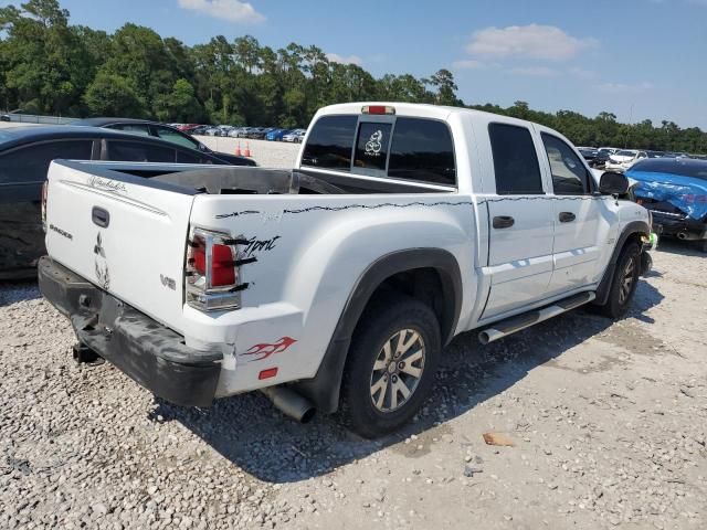 2006 Mitsubishi Raider Durocross