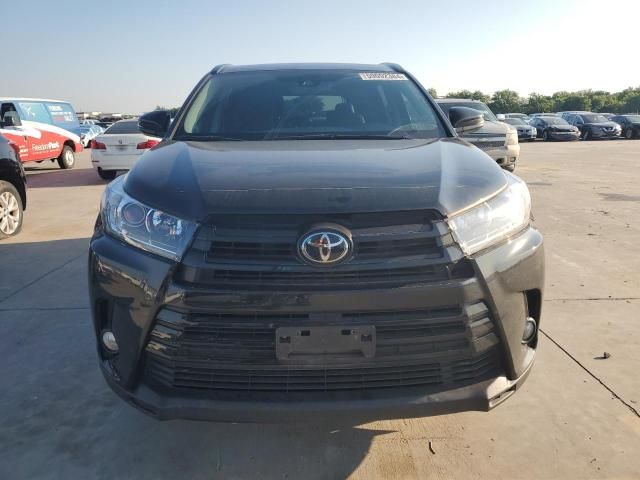 2017 Toyota Highlander SE