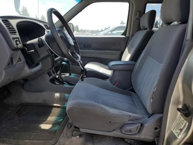 2000 Nissan Frontier Crew Cab XE