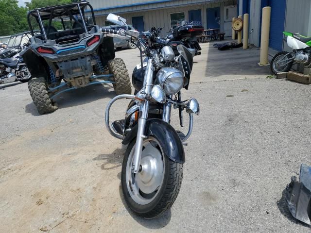 2004 Honda VT1100 C2