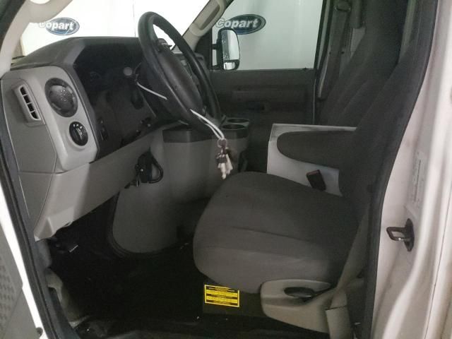 2017 Ford Econoline E350 Super Duty Cutaway Van