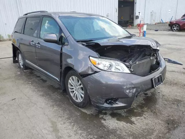 2017 Toyota Sienna XLE