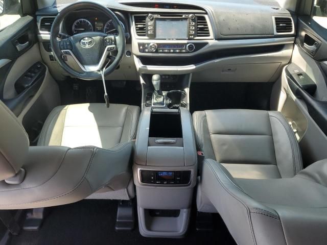 2017 Toyota Highlander SE