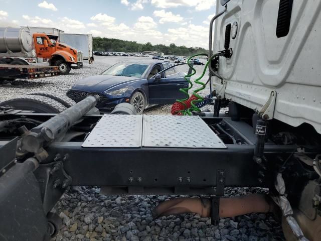 2016 Freightliner Cascadia 125