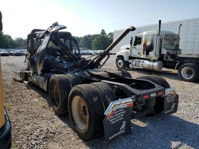 2013 Mack 600 CXU600