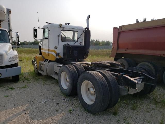 2000 Freightliner Conventional FLD120