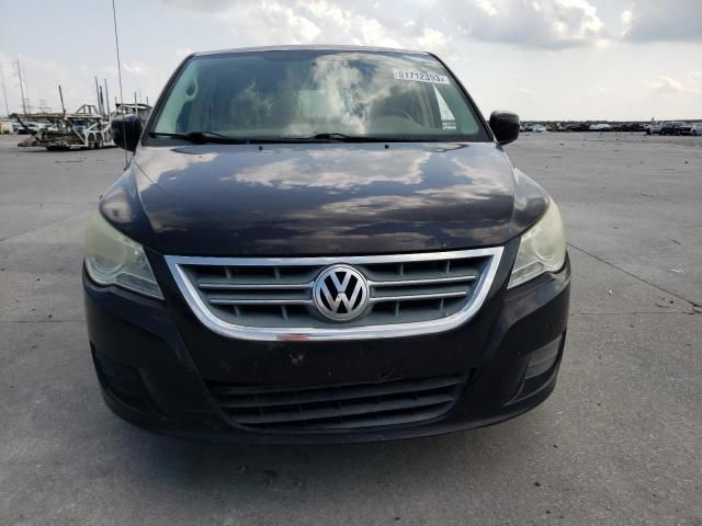 2010 Volkswagen Routan SE