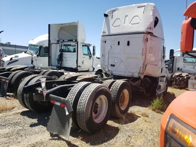 2020 Freightliner Cascadia 126