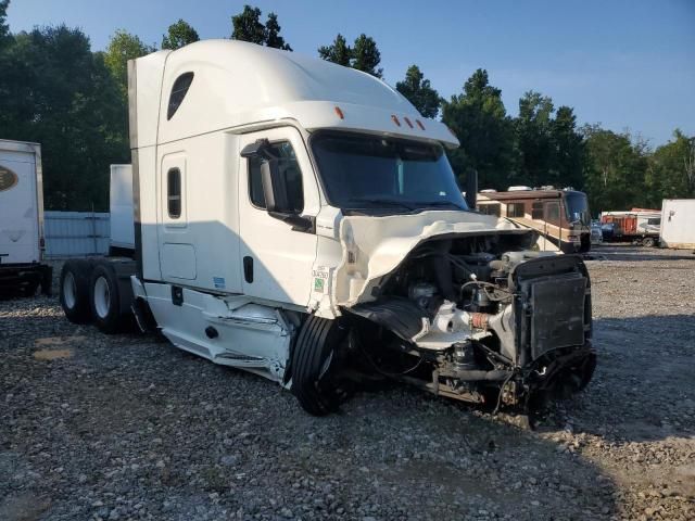 2020 Freightliner Cascadia 126