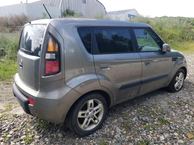 2010 KIA Soul +