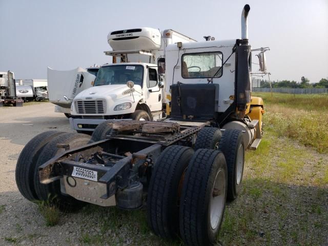 2000 Freightliner Conventional FLD120