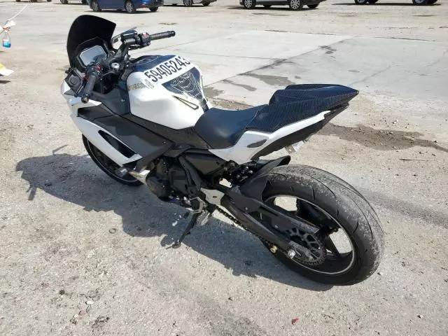 2021 Kawasaki EX650 M