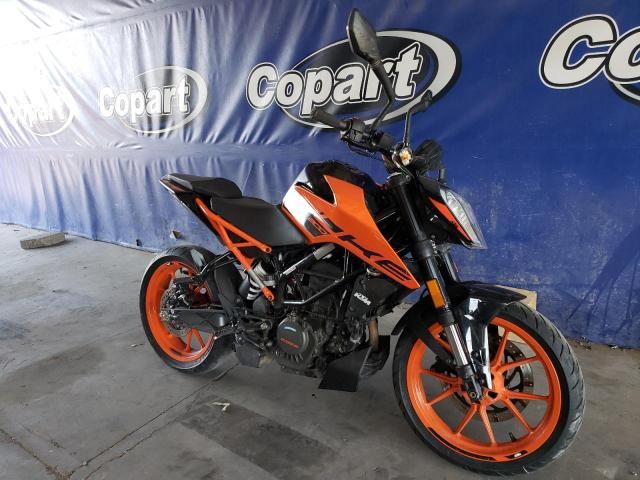 2022 KTM 200 Duke