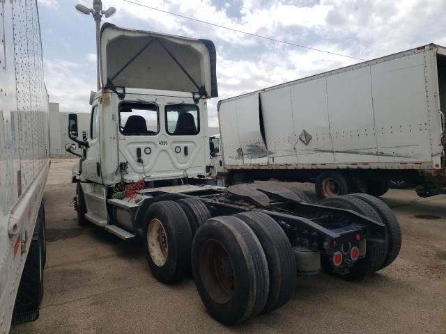 2020 Freightliner Cascadia 126