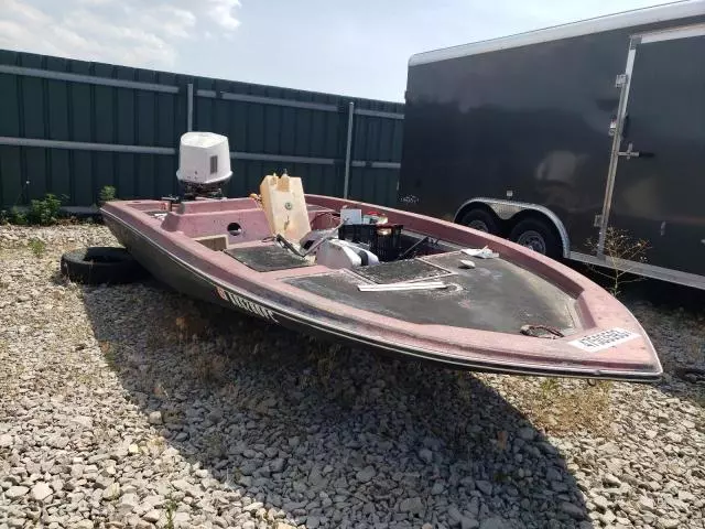 1985 Xpress Boat