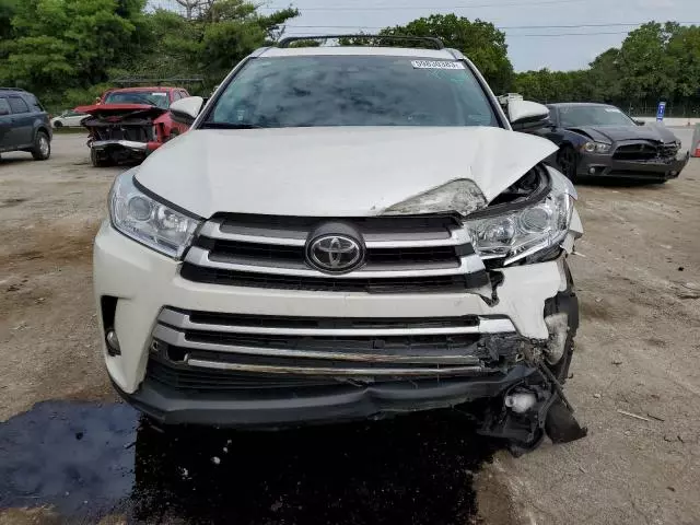 2017 Toyota Highlander SE