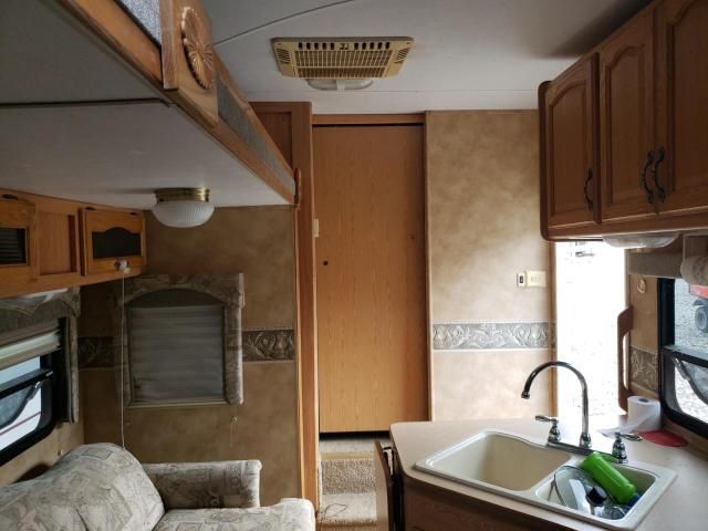 2005 Keystone Laredo