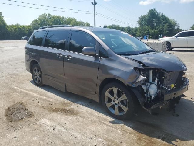 2015 Toyota Sienna Sport