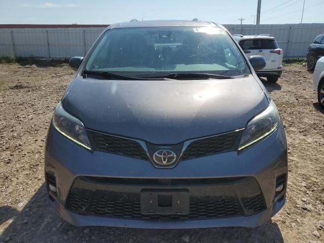 2018 Toyota Sienna SE