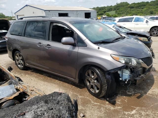 2011 Toyota Sienna Sport