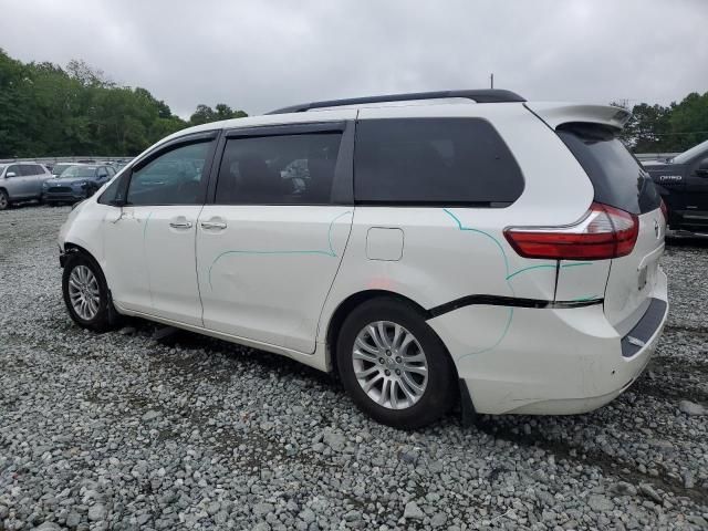 2017 Toyota Sienna XLE