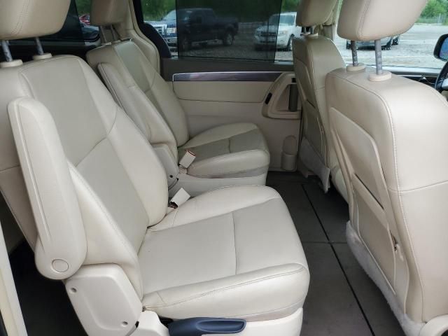 2010 Volkswagen Routan SE