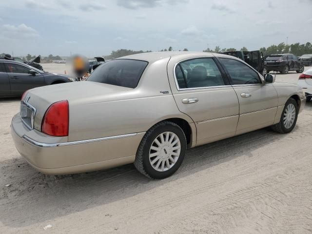 2005 Lincoln Town Car Signature Limited