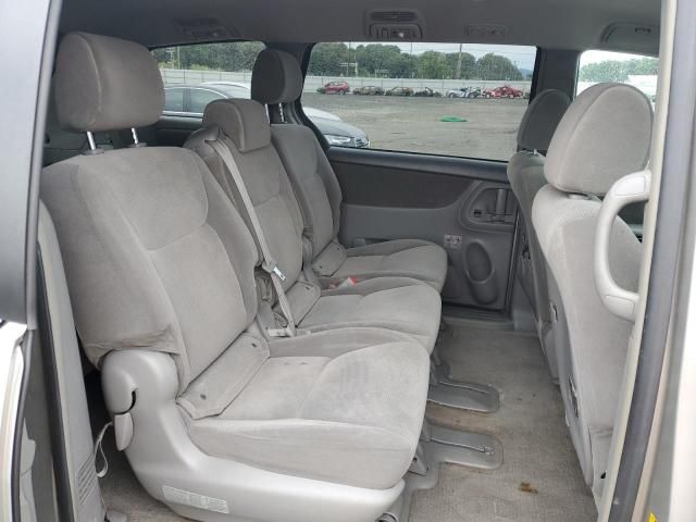 2005 Toyota Sienna CE