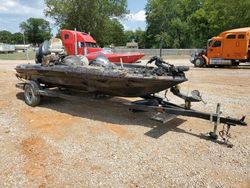 Lots with Bids for sale at auction: 2004 Triton Boat