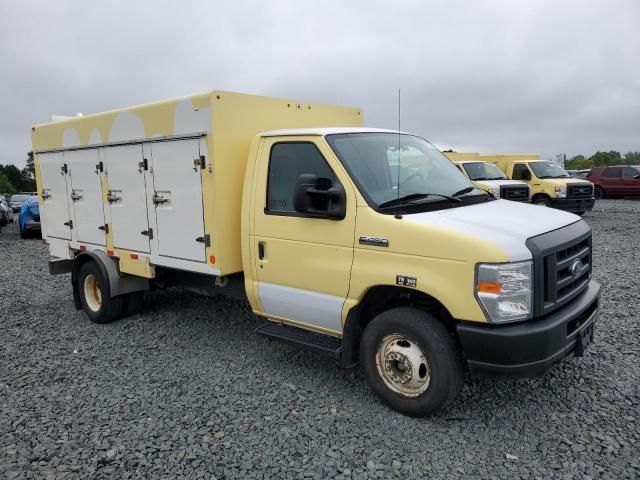 2017 Ford Econoline E450 Super Duty Cutaway Van