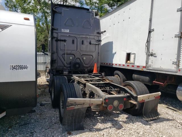 2019 Freightliner Cascadia 126