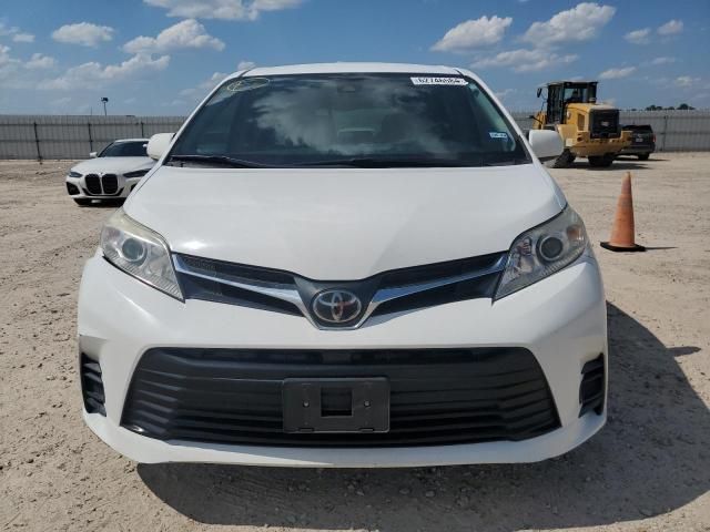 2018 Toyota Sienna LE