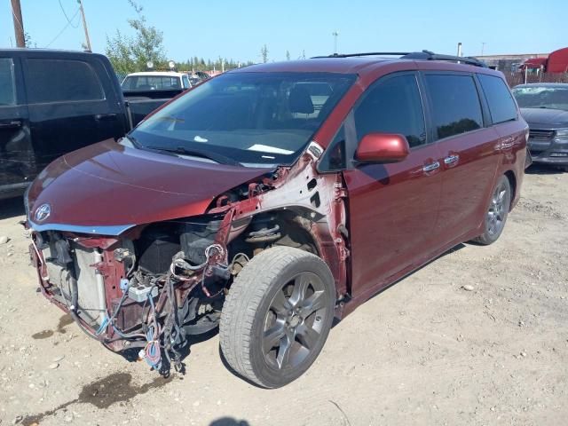 2015 Toyota Sienna Sport