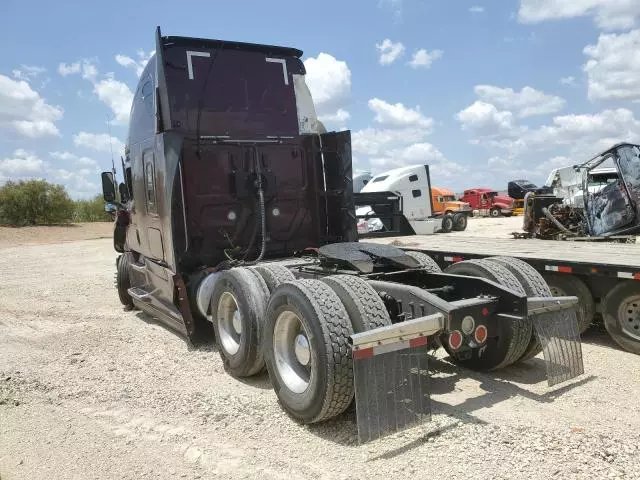 2021 Freightliner Cascadia 126