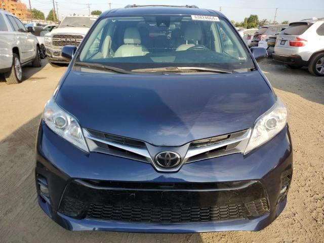 2018 Toyota Sienna XLE