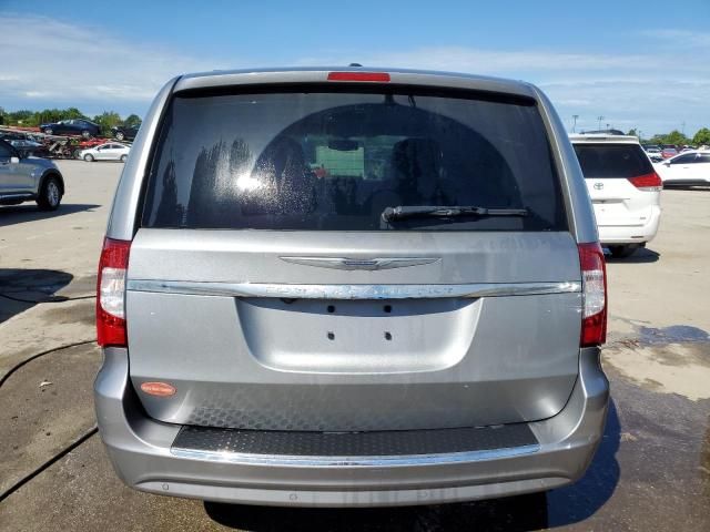 2013 Chrysler Town & Country Touring L