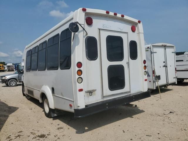 2011 Ford Econoline E450 Super Duty Cutaway Van