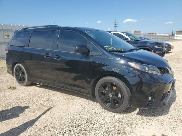 2020 Toyota Sienna SE