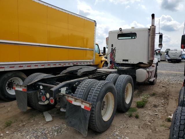 2005 Freightliner Columbia 112