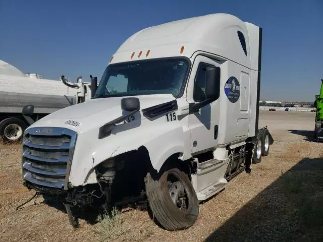 2019 Freightliner Cascadia 126