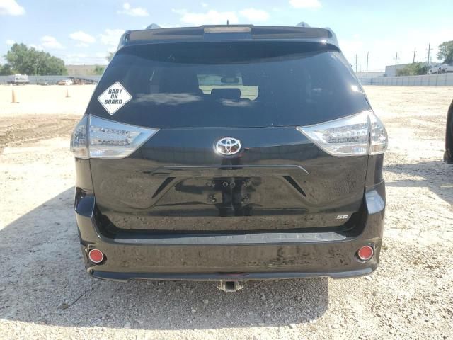 2020 Toyota Sienna SE