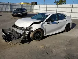 Carros híbridos a la venta en subasta: 2022 Toyota Camry Night Shade