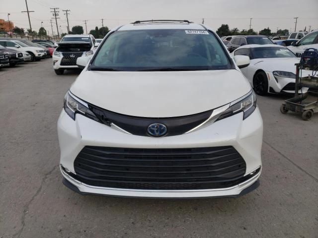 2022 Toyota Sienna XLE