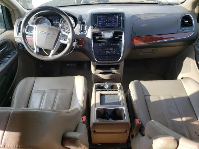 2013 Chrysler Town & Country Touring