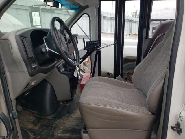 2001 Chevrolet Express Cutaway G3500