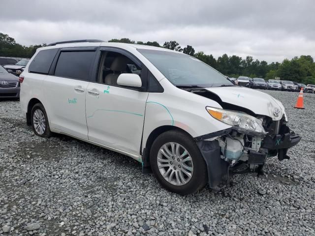 2017 Toyota Sienna XLE