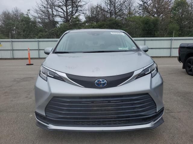 2021 Toyota Sienna LE