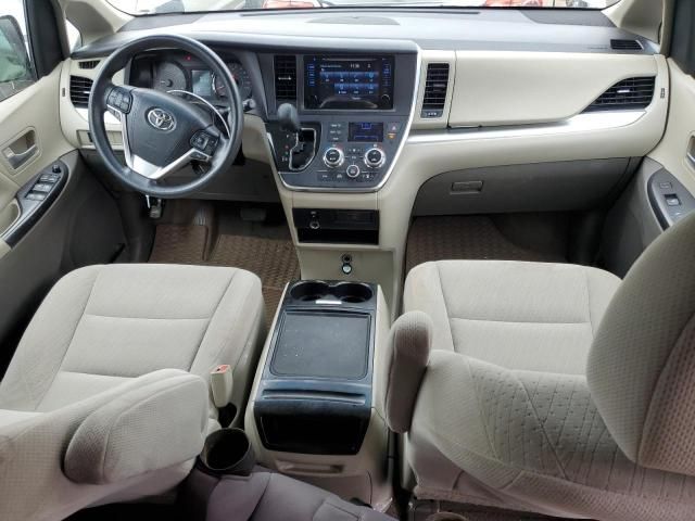 2016 Toyota Sienna LE